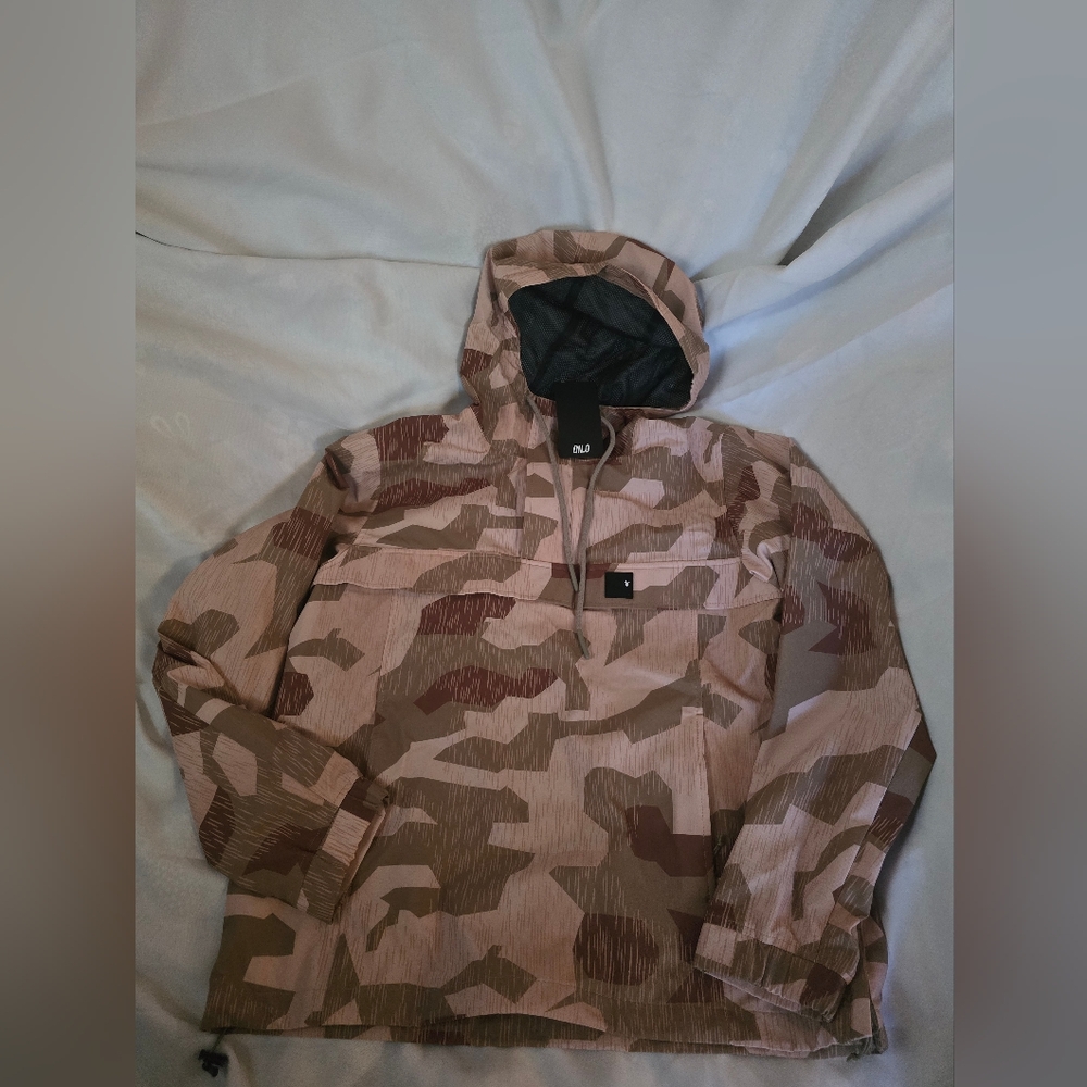 Camo Hooded Jacket with Front Kangaroo Pocket, Water Resistant Windbreaker.
